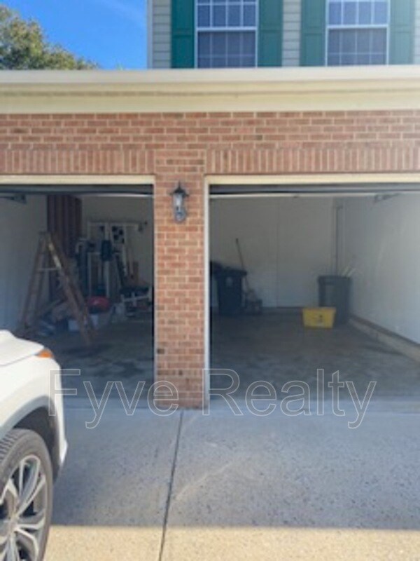 Foto del edificio - 8443 Bates Dr