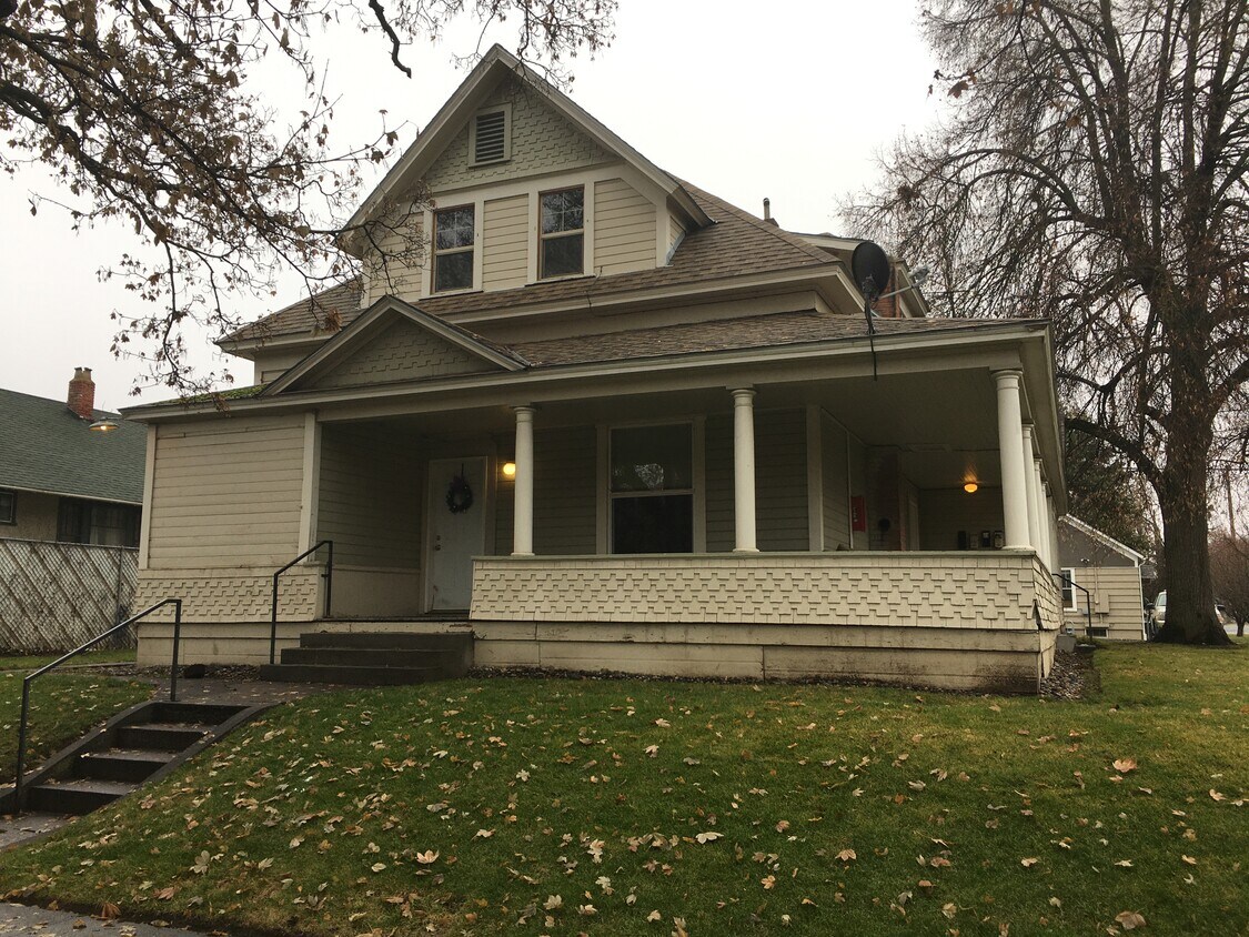 Primary Photo - 114 N Touchet St