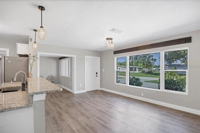 Building Photo - 256 Hillview Rd