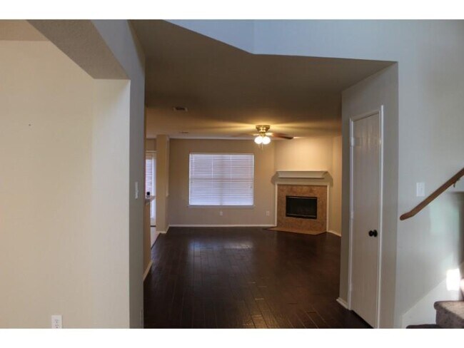 Building Photo - 1019 Aviary Dr