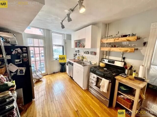 Primary Photo - 143 N St