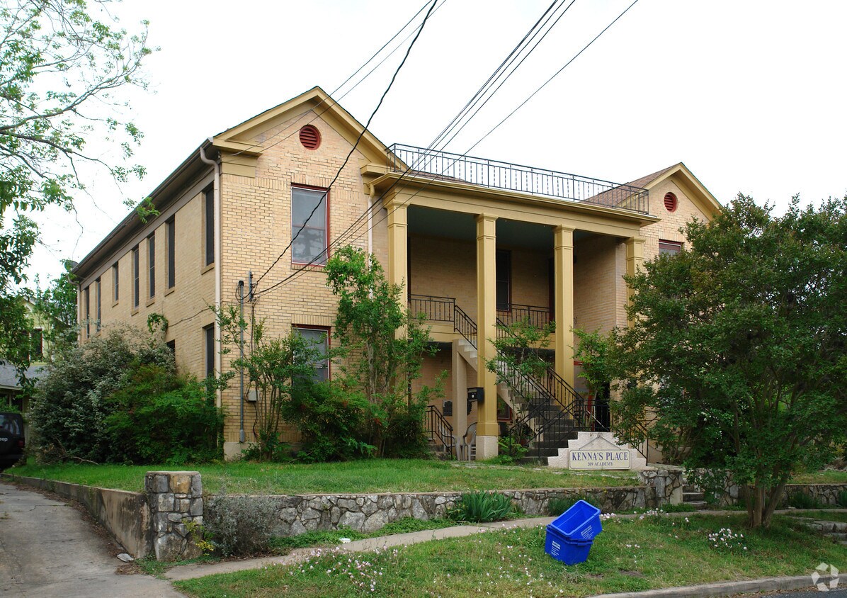 Primary Photo - Fourplex