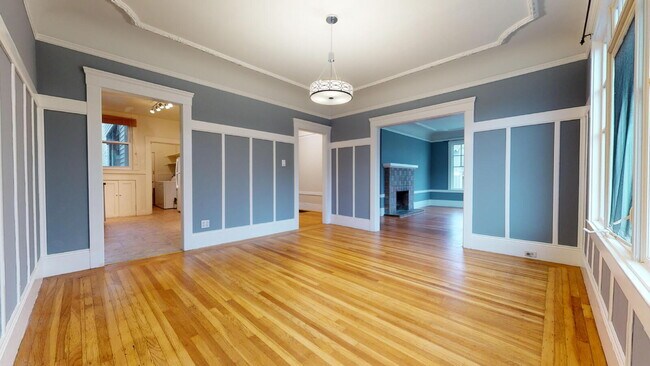 Foto del edificio - Bright Spacious 2BD + 1BA in Inner Richmon...