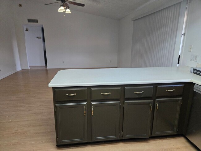 Building Photo - 3 Bedroom Single Family Home in Phoenix