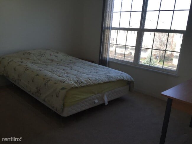 Building Photo - 4 br, 2.5 bath Townhome - 803 Station Blvd