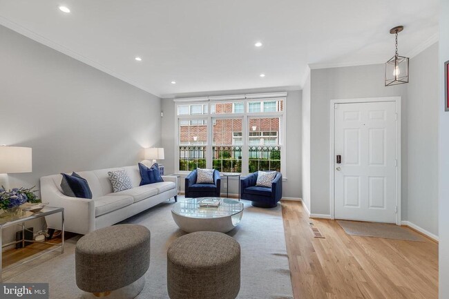 Building Photo - 1507 N Colonial Terrace