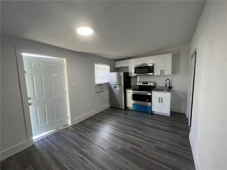 Building Photo - 3904 SW 13th Ct