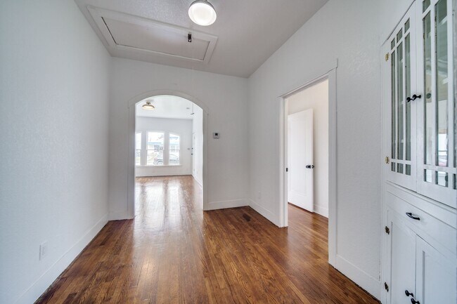 Foto del edificio - 322 E Locust St