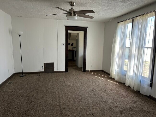 Foto del edificio - 115 E 9th St