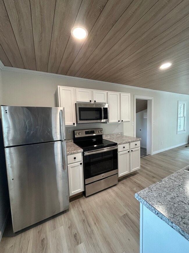 Building Photo - 1012 E 5th Ave