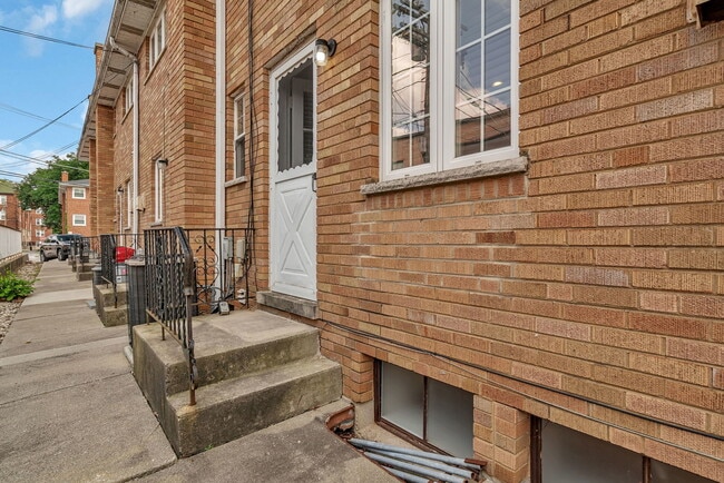 Building Photo - 15 S Waiola Ave
