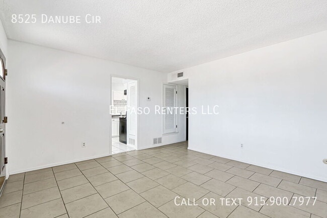 Foto del edificio - 8525 Danube Cir