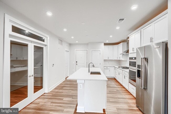 Foto del edificio - 100 St Ives Pl