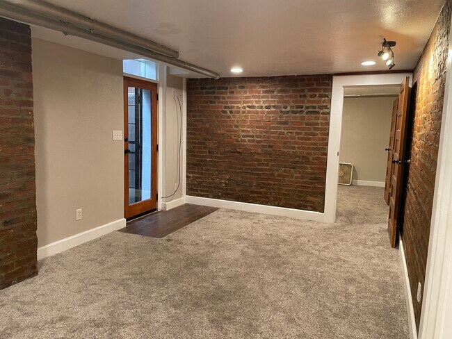 Foto del edificio - 1300 N Lafayette St