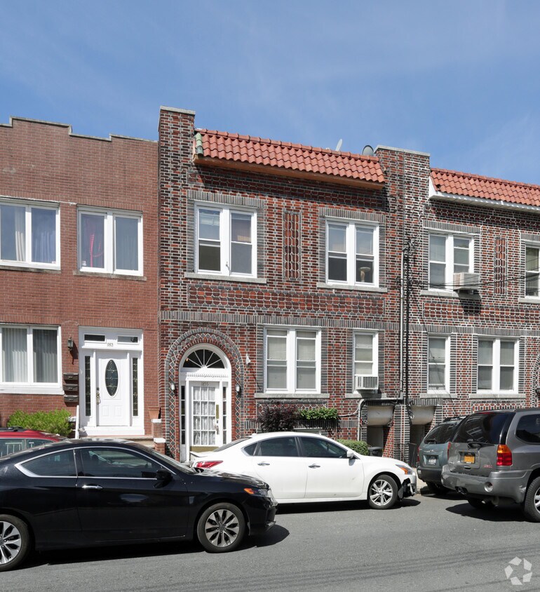 Building Photo - 1855 Colden