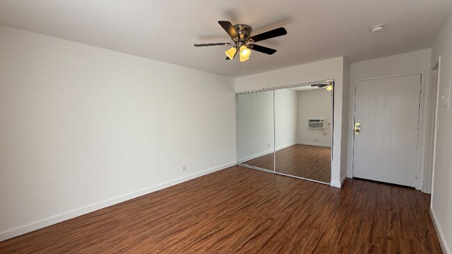 Foto del edificio - 7044 Hawthorn Ave
