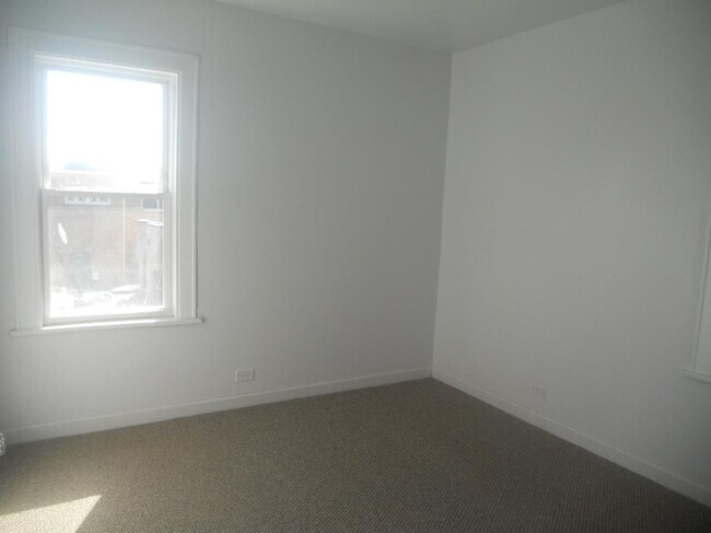 Building Photo - 515 W Talcott Rd