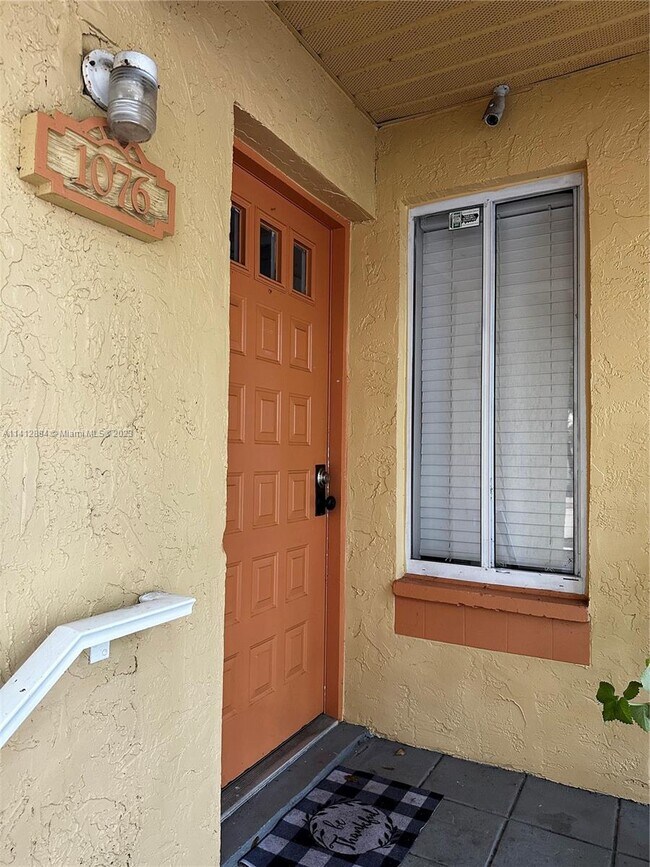 Building Photo - 1076 Coral Club Dr