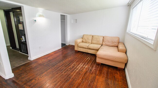 Foto del edificio - 1709 Cloverlawn Ave