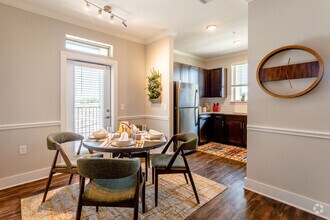 2BR, 2BA - 1,140SF - Crowne at Old Town North
