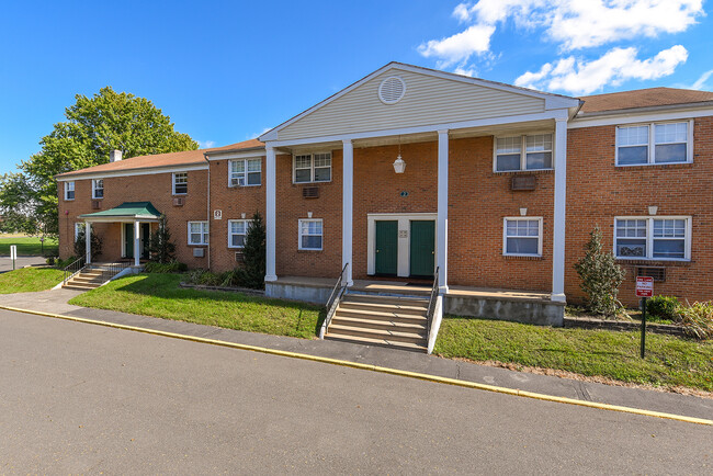 Building Photo - Woodland Springs