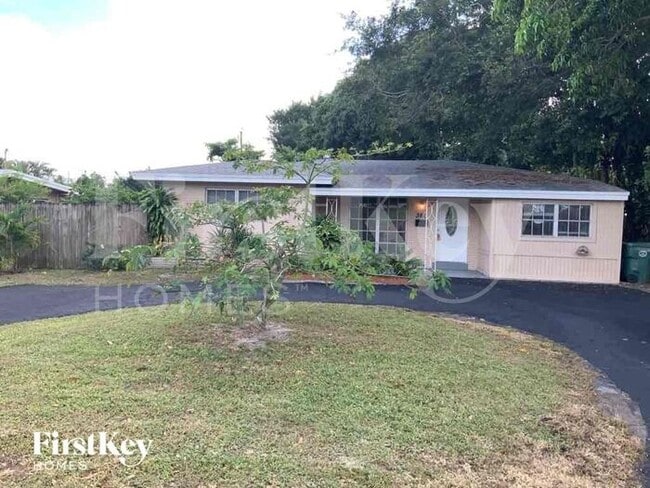 Building Photo - 360 NW 35th Ct
