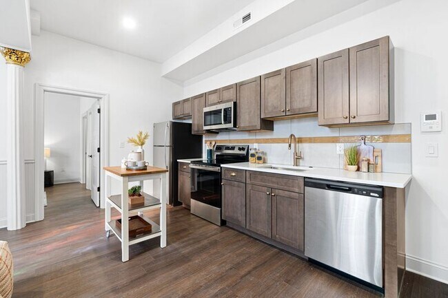 Building Photo - 401 Martin St