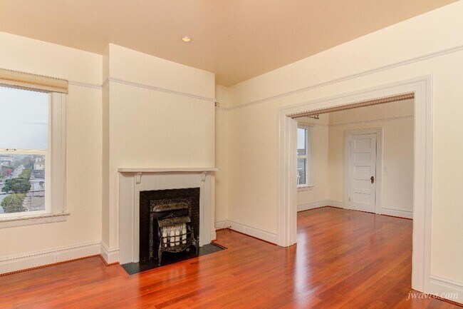 Building Photo - 555 Sanchez St