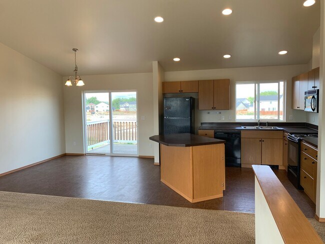 Foto del edificio - Large Home for Rent in Currier Creek