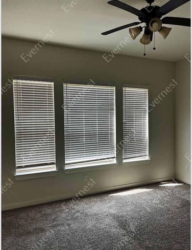 Foto del edificio - 220 Buck Ridge Dr