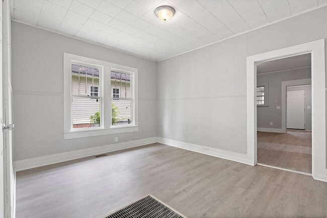 Building Photo - NEW INVENTORY! $0  SECURITY DEPOSIT REQUIR...