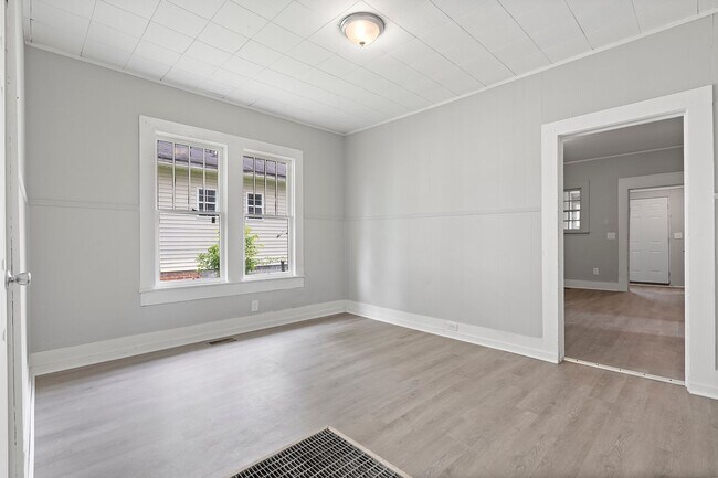 Foto del edificio - NEW INVENTORY! $0  SECURITY DEPOSIT REQUIR...