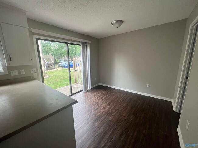 Foto del edificio - 9007 Mahogany Row SE