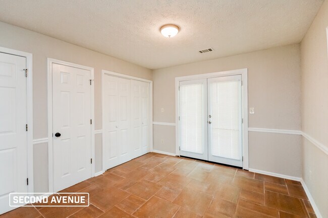 Foto del edificio - 4830 Thornwood Dr