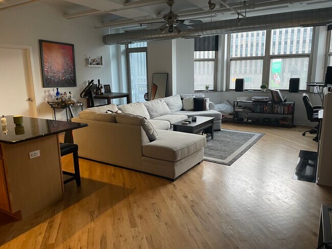 Foto del edificio - 500 S Clinton St