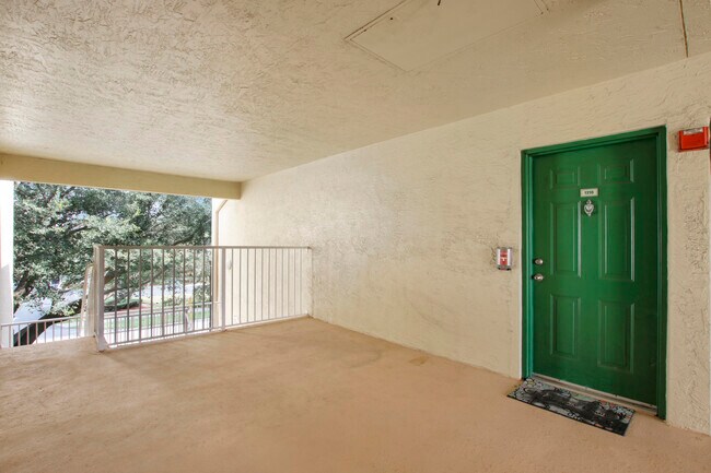 Foto del edificio - 236 Village Blvd