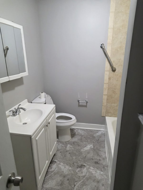 Building Photo - 40 Whitewood Rd