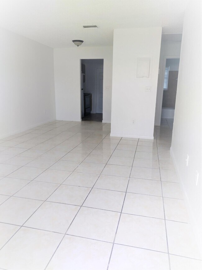 Foto del edificio - 1259 W 37th Ct