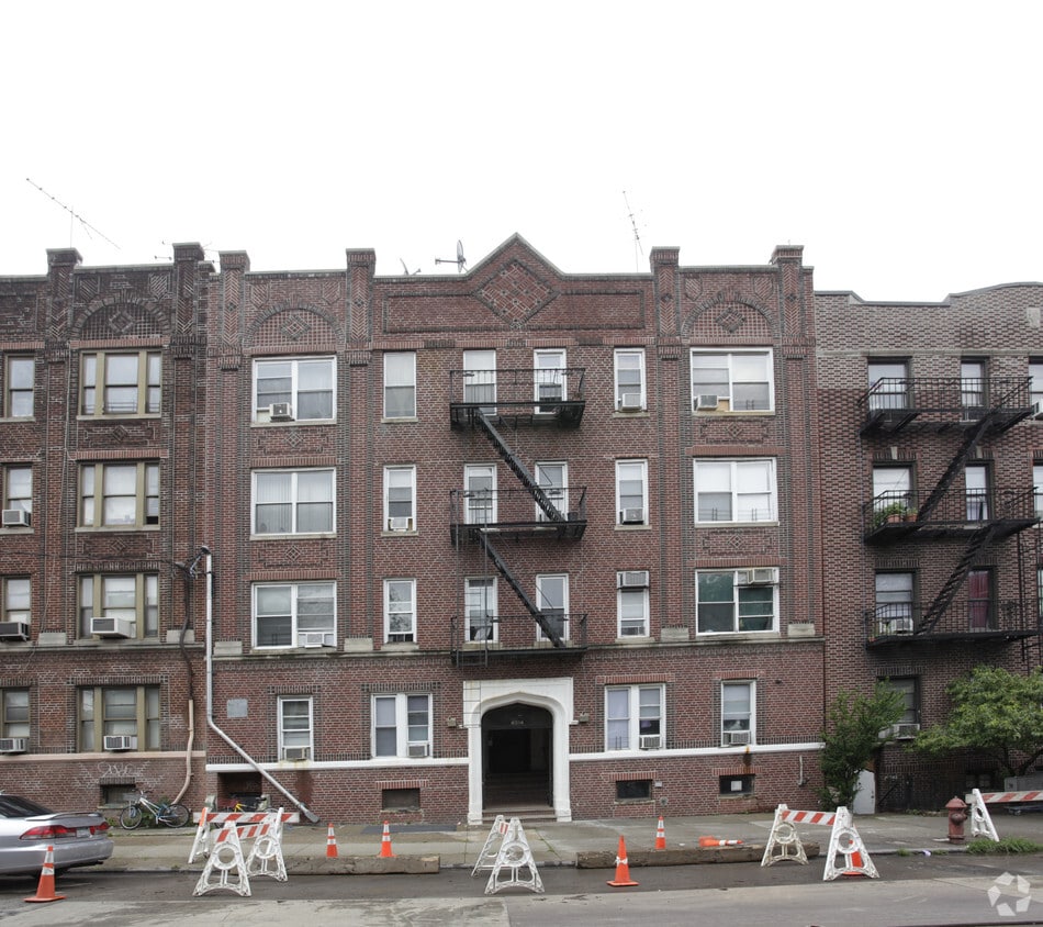 Building Photo - 4514 10th Ave