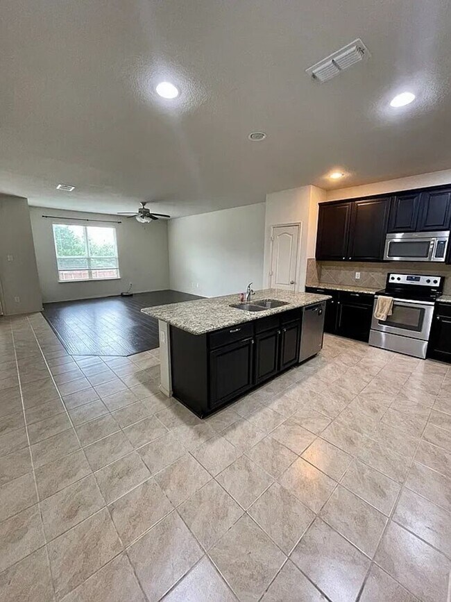 Photo - Windsor Farms House