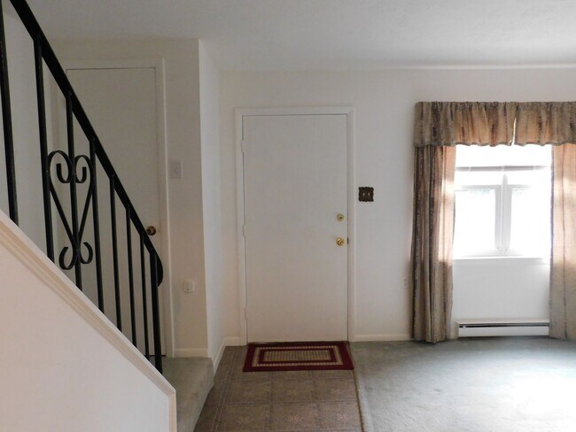 Building Photo - Berryville Townhouse