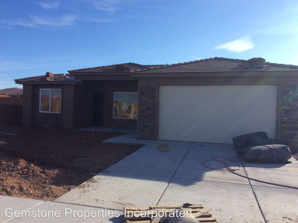 Foto principal - 3 br, 2 bath House - 2747 West 410 North