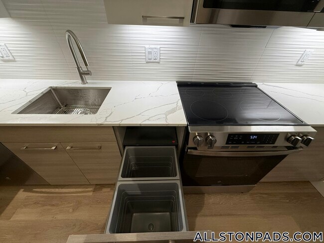 Building Photo - 1079 Commonwealth Ave