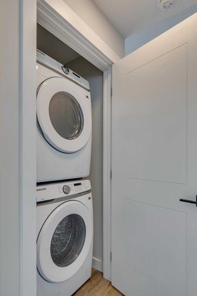 Building Photo - The Towns at Rangeview