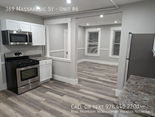 Building Photo - 369 Massabesic St