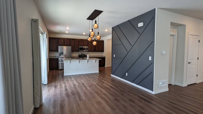 Building Photo - MODERN TWO STORY 3 BED/2.5 BATH WITH FENCE...
