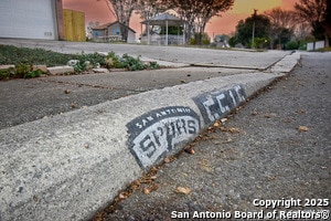 Foto del edificio - 5515 Champions Hill Dr