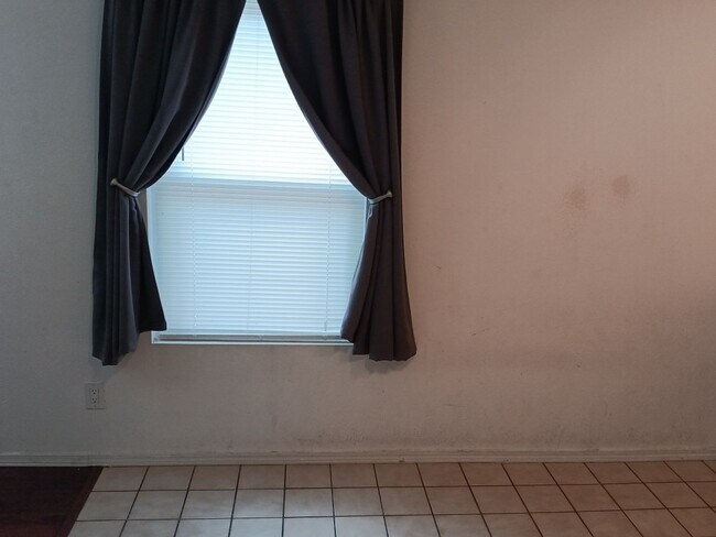 Foto del edificio - Three Bedroom, Two bathroom House on the W...