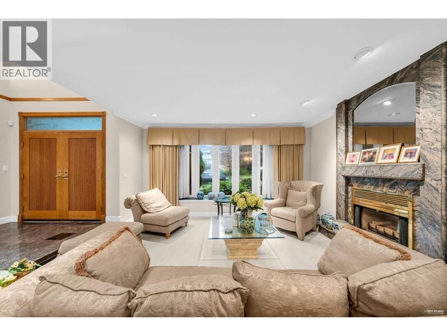 Photo du bâtiment - 389 Talisman Ave