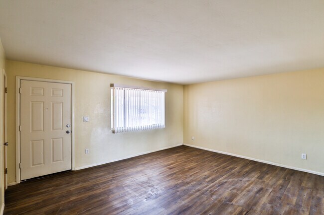 Building Photo - 429 N Saguaro